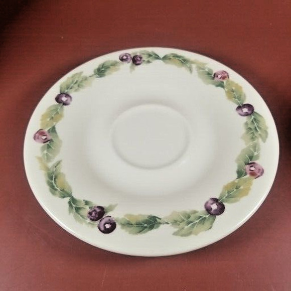 Pfaltzgraff Jamberry Coffee Cups and Saucer Plate Set of 4 with Creamer 9 Pc Lot - Picture 4 of 16